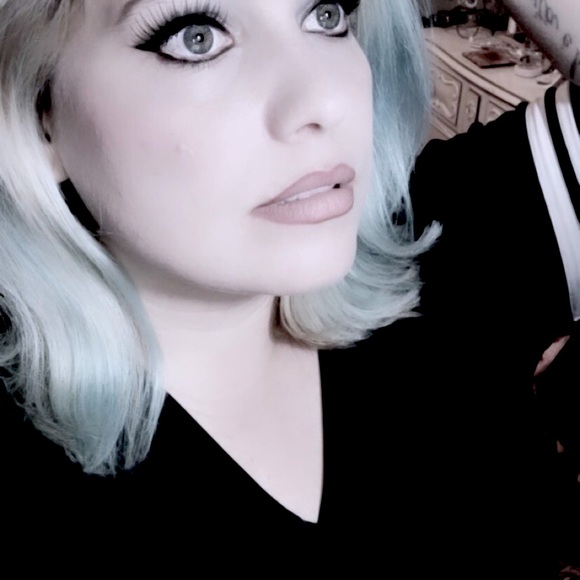 Meet your Posher, Jennifer - Picture 3 of 3